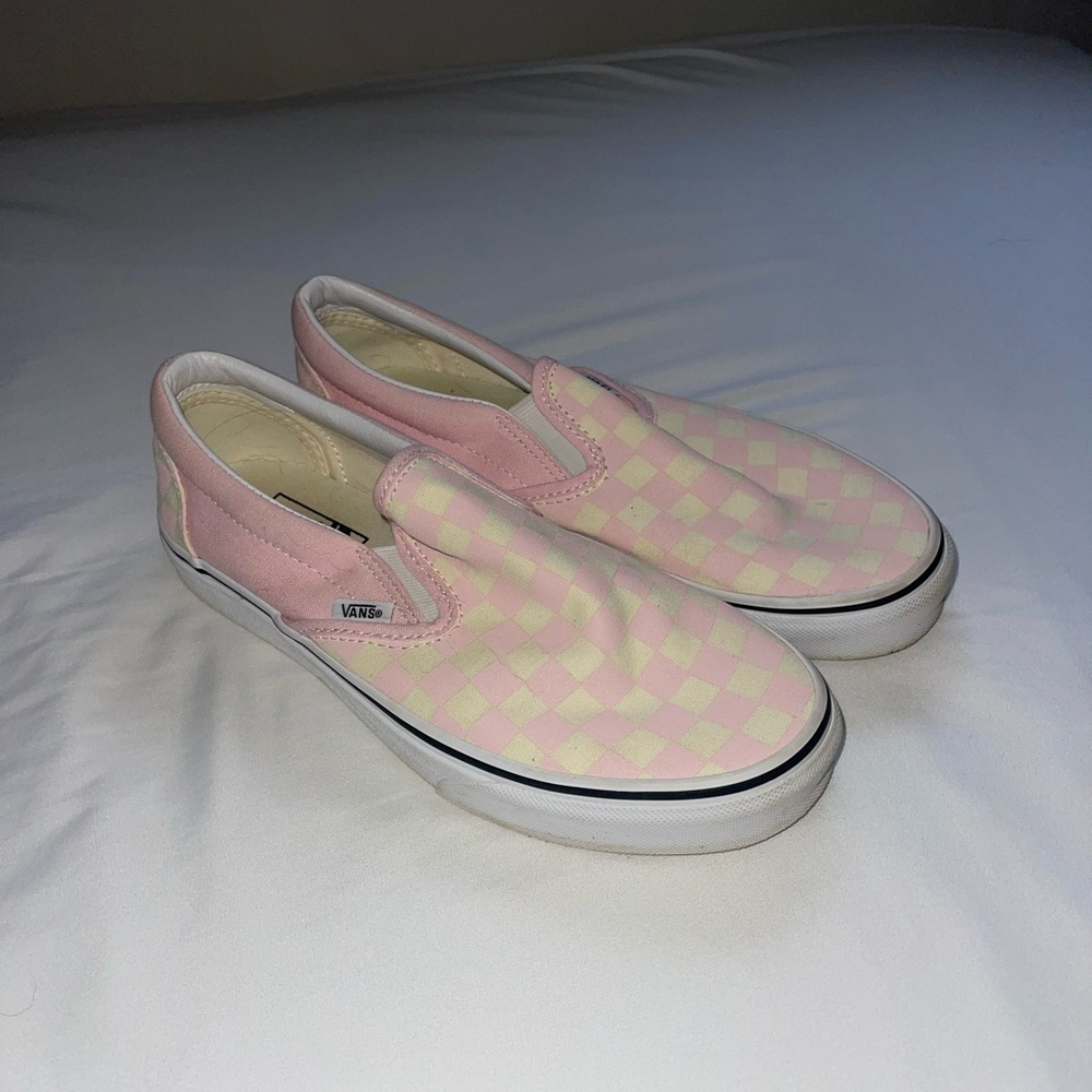 Size: 9W (7.5M) Pink and Cream checkered vans